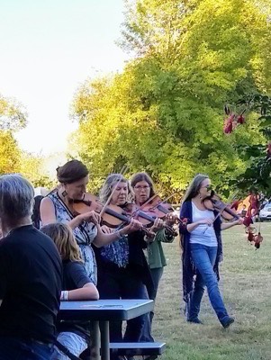marching while playing a fiddle tune
